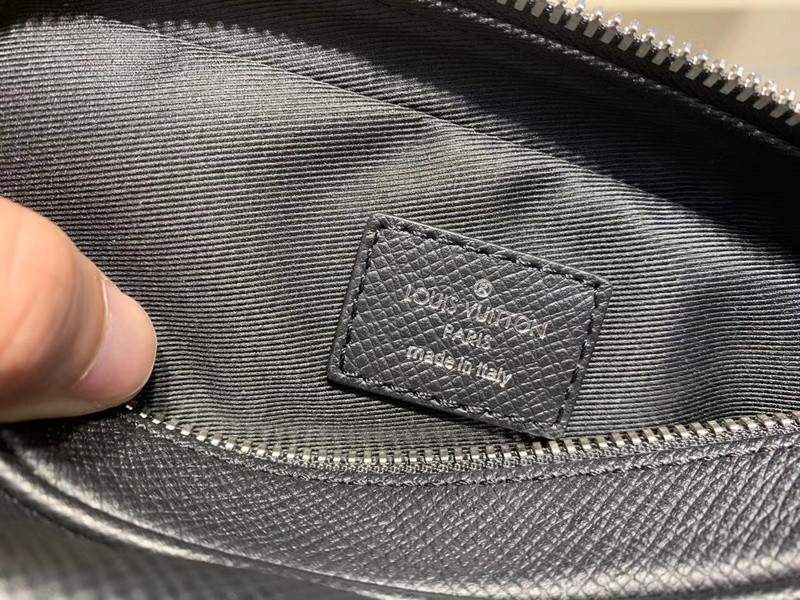 Replica Louis Vuitton Outdoor Bumbag M33438 - Image 9