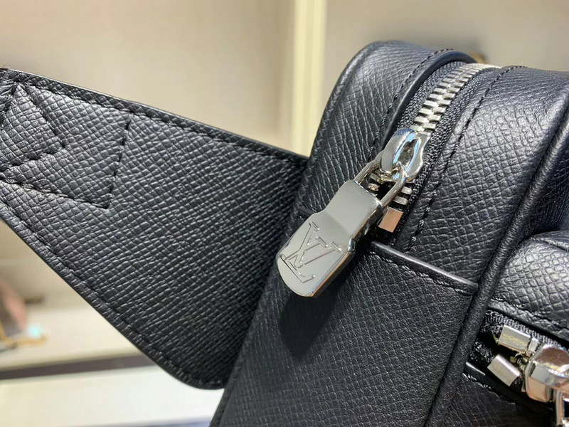 Replica Louis Vuitton Outdoor Bumbag M33438 - Image 7