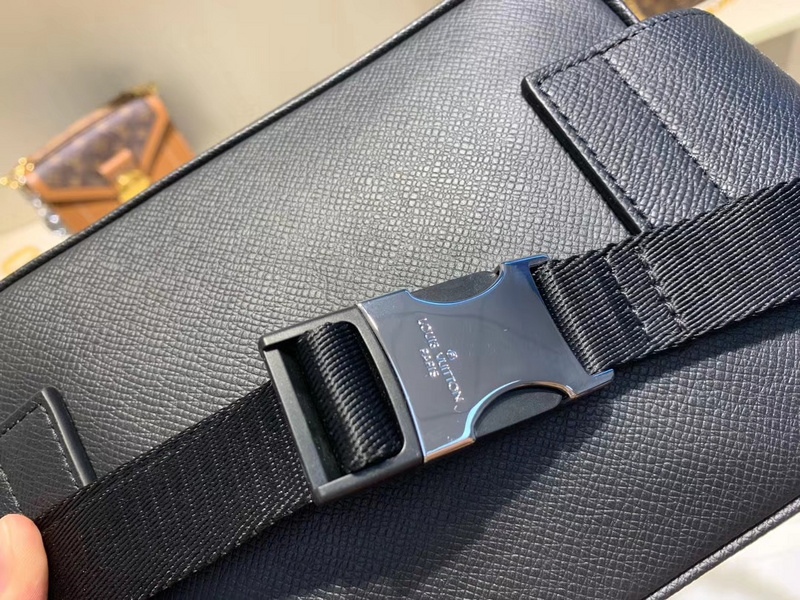 Replica Louis Vuitton Outdoor Bumbag M33438 - Image 6