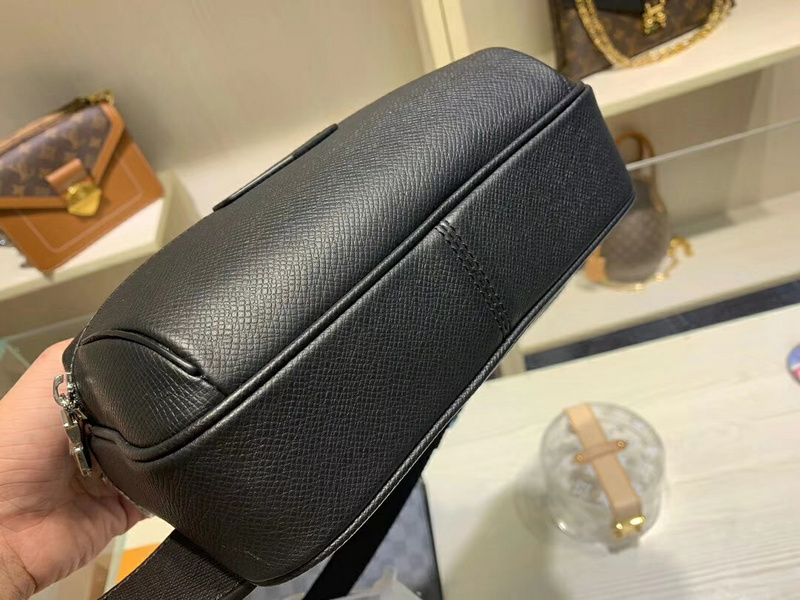 Replica Louis Vuitton Outdoor Bumbag M33438 - Image 4