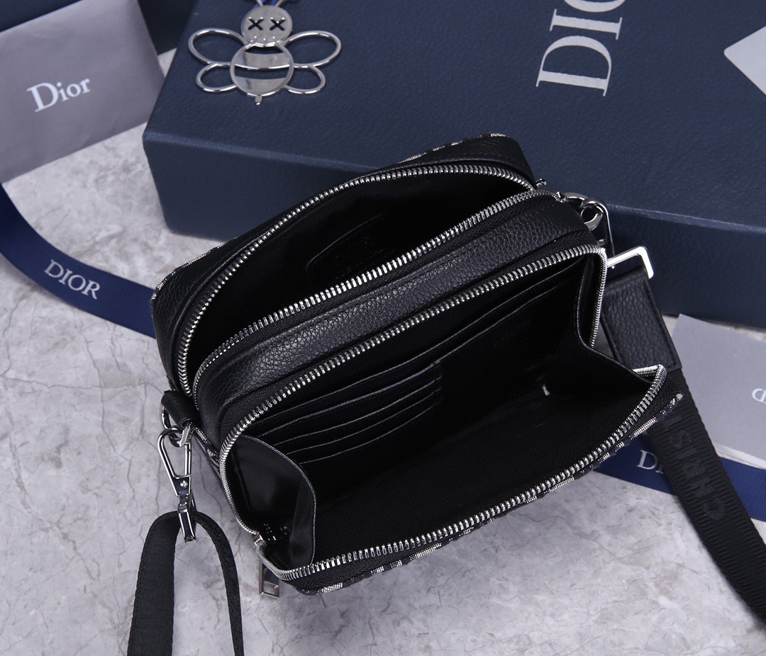 Replica Dior Men’S Pouch With Shoulder Strap - Image 6