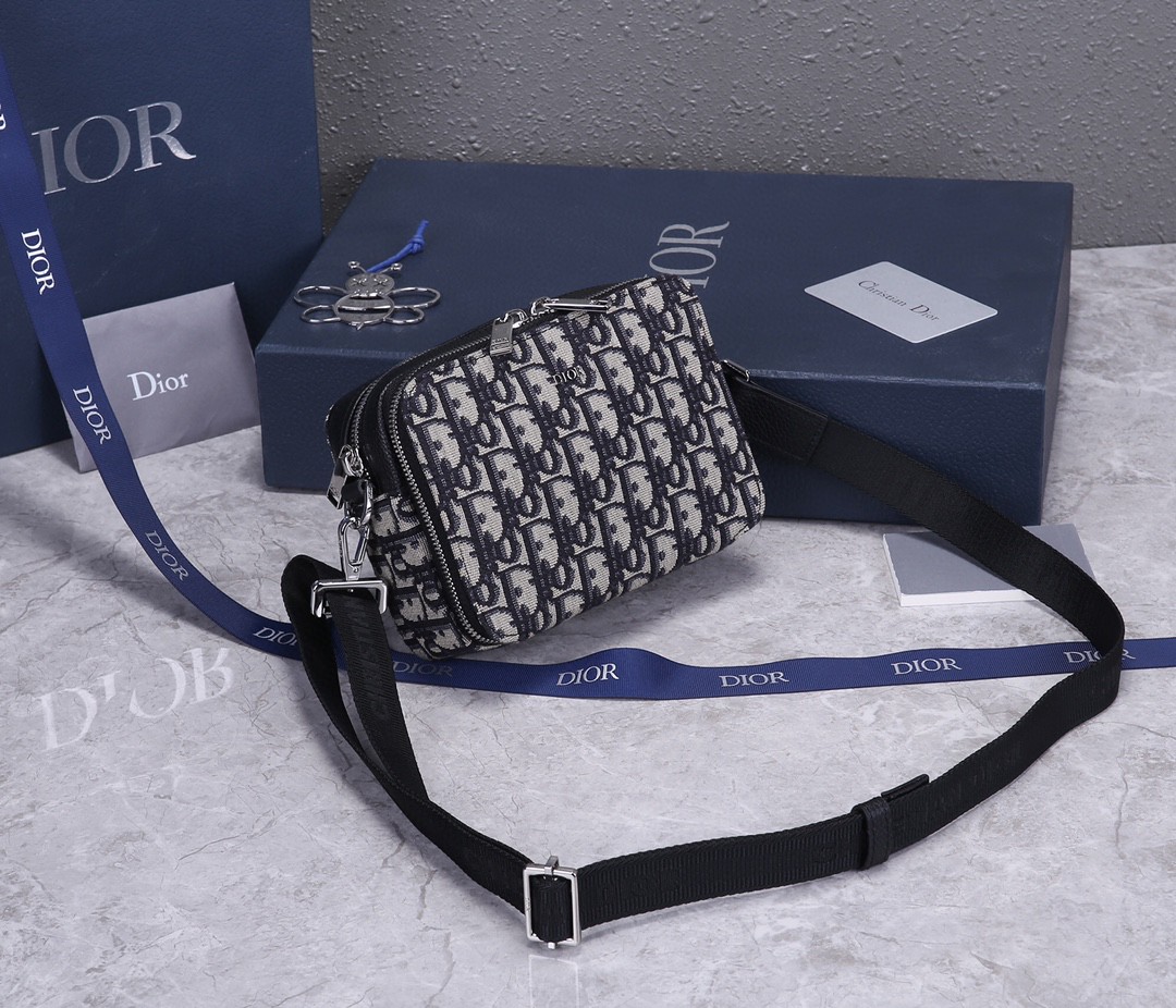 Replica Dior Men’S Pouch With Shoulder Strap - Image 7