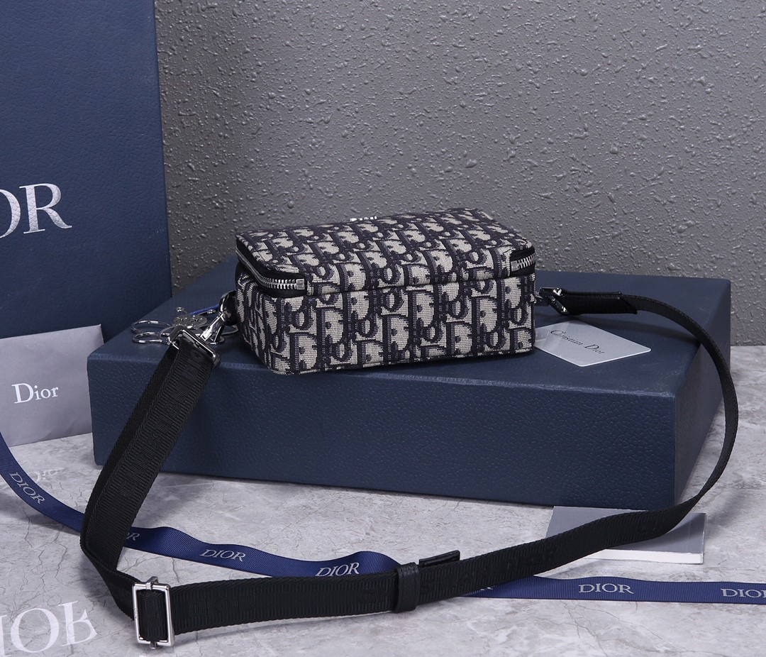 Replica Dior Men’S Pouch With Shoulder Strap - Image 8