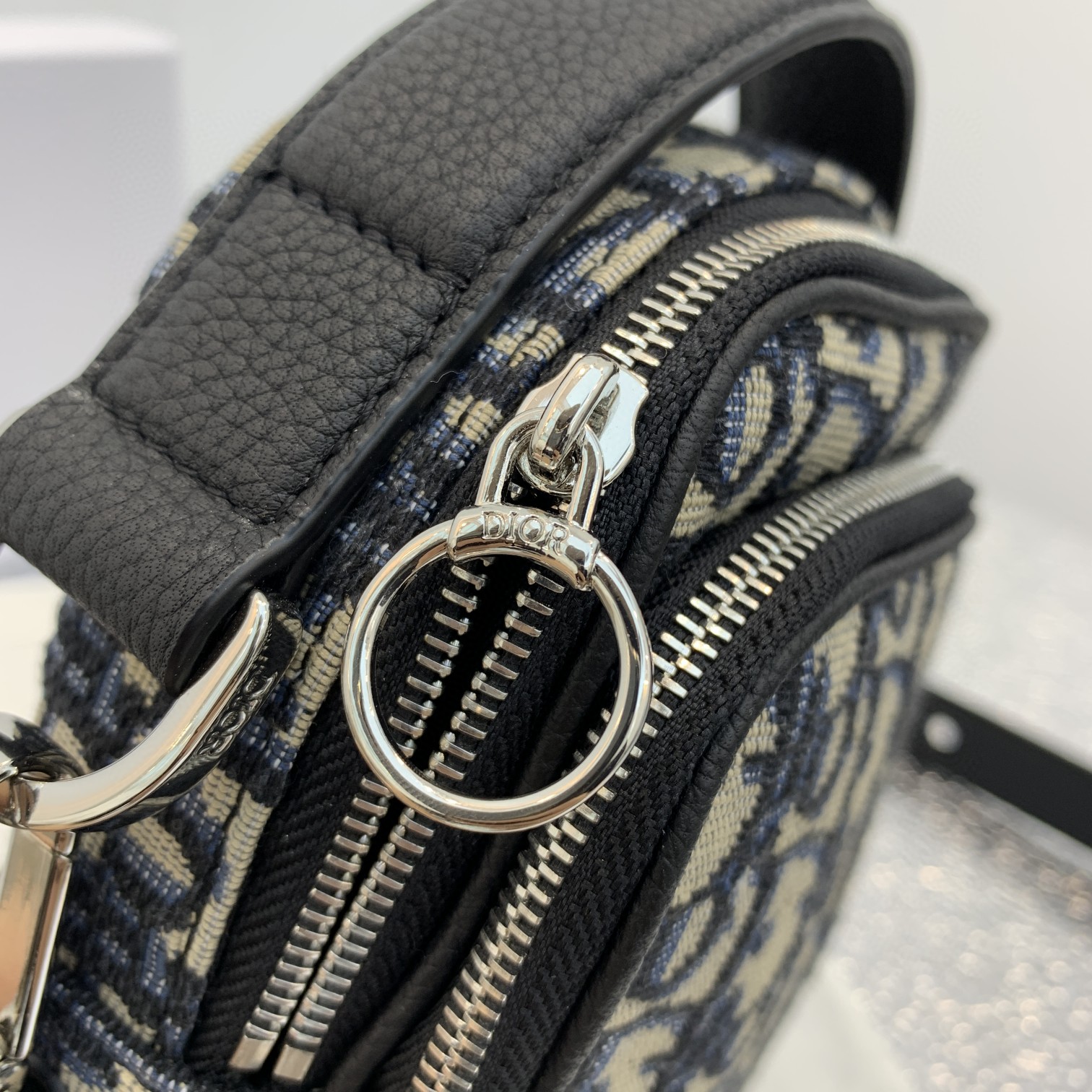 Replica Dior Men’S Pouch Phone Bag - Image 5