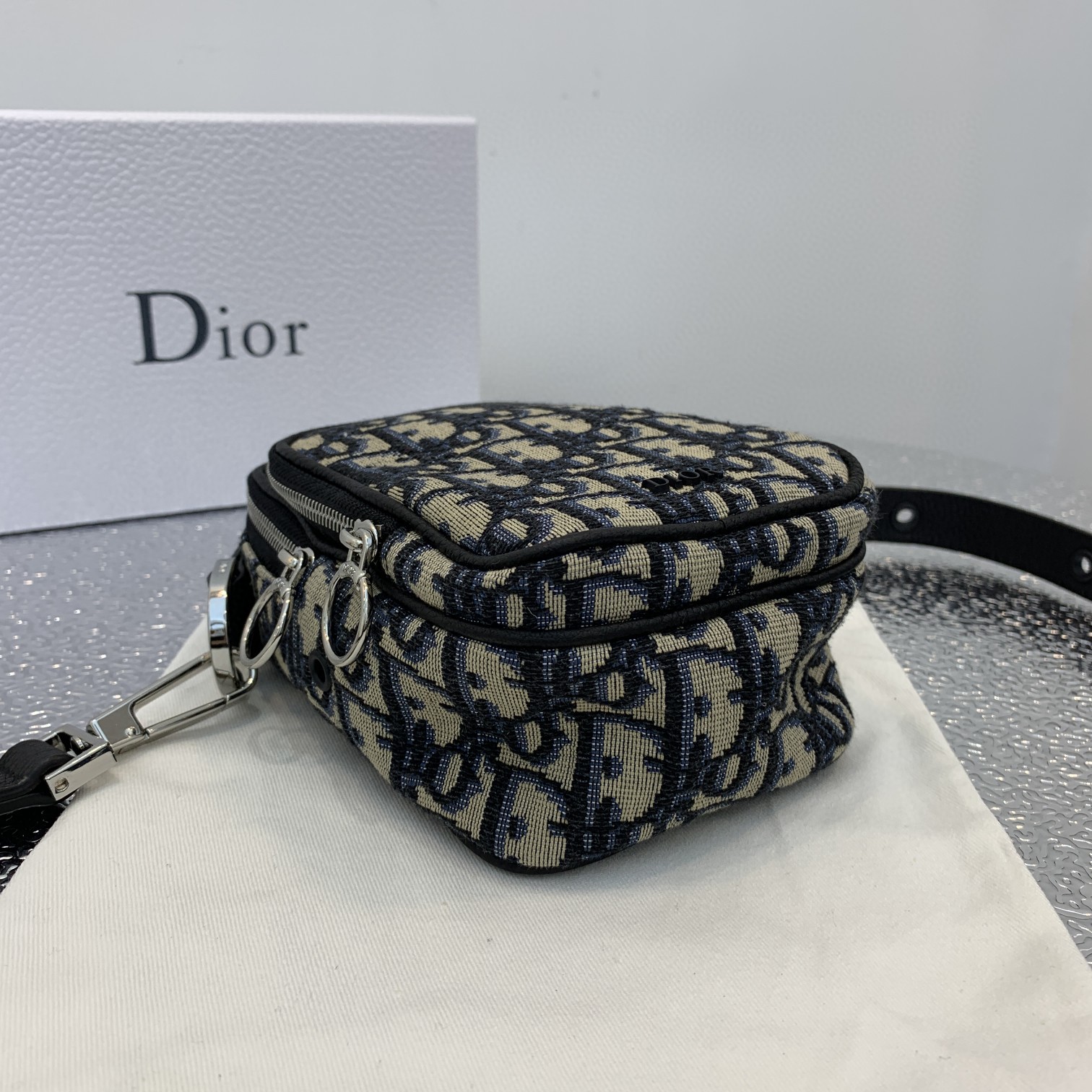 Replica Dior Men’S Pouch Phone Bag - Image 6