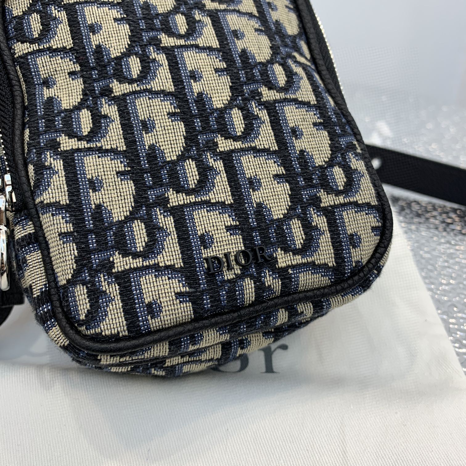 Replica Dior Men’S Pouch Phone Bag - Image 7