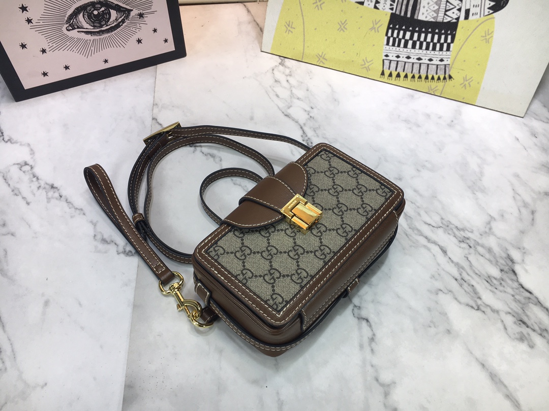 Replica Gucci Mini Bag With Clasp Closure - Image 4