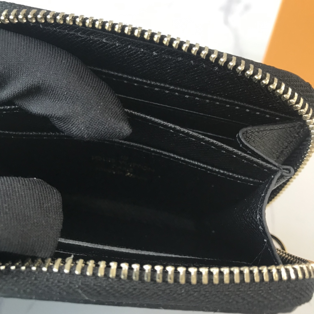 Replica Louis Vuitton Game On Zippy Coin Purse M80305 Black/White - Image 7
