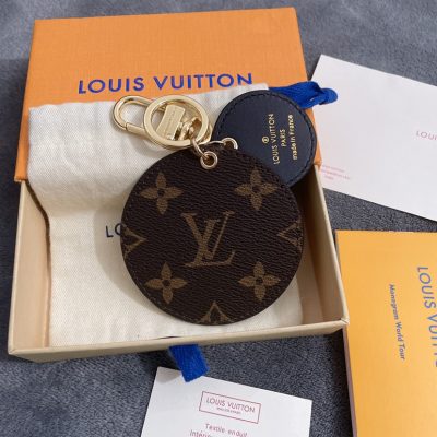 Alternative view of Replica Louis Vuitton Classic Bag Charm And Key Holder K03