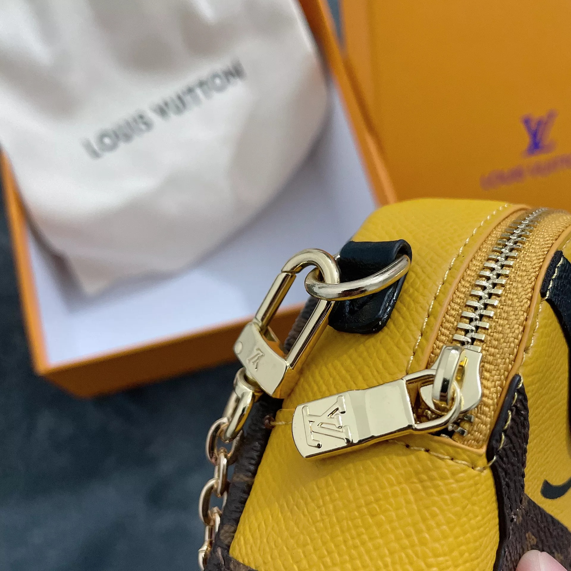 Replica Louis Vuitton Cartoon Bag Charm Chain Coin Wallet L03 - Image 5
