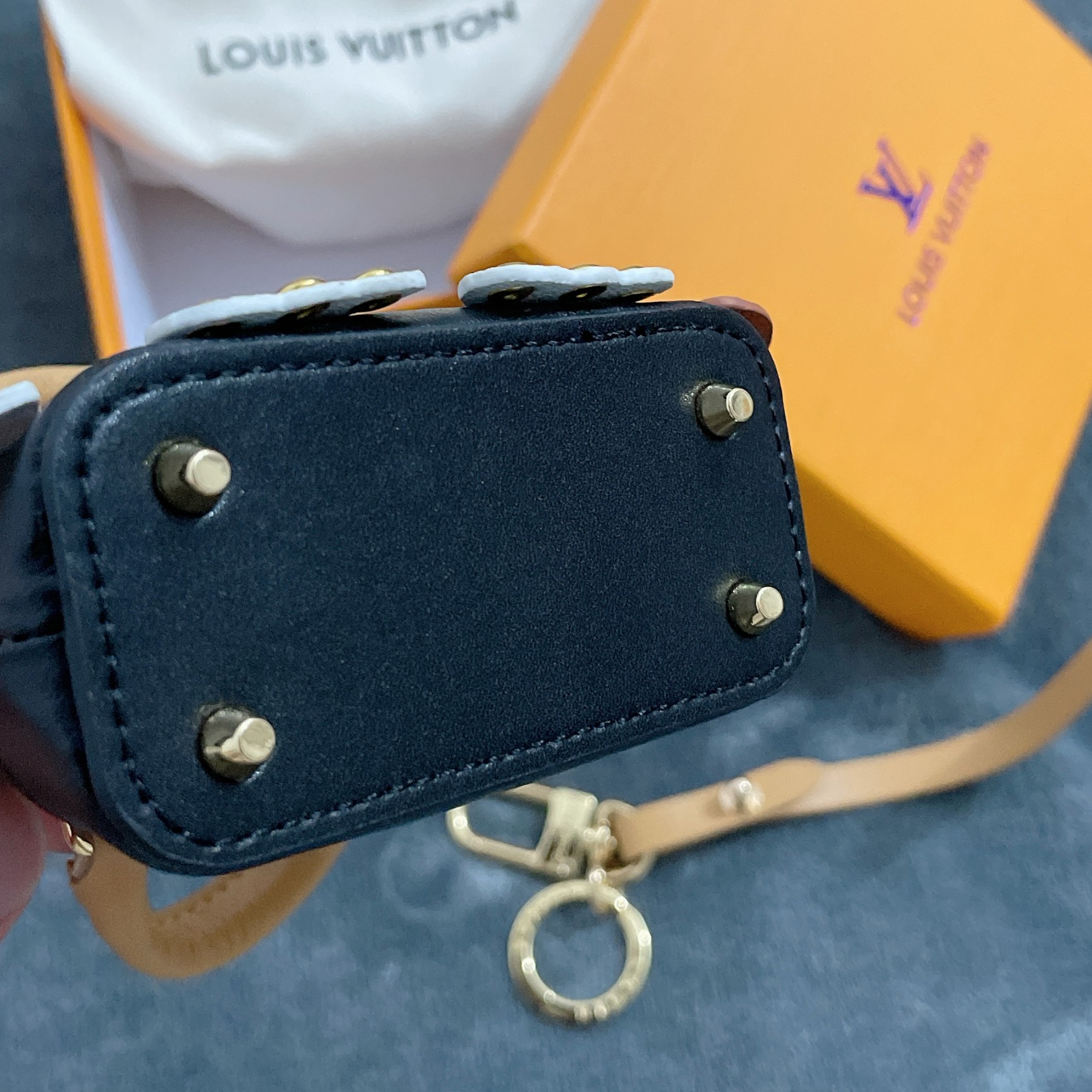 Replica Louis Vuitton Dog Bag Charm Chain Coin Wallet L05 - Image 4