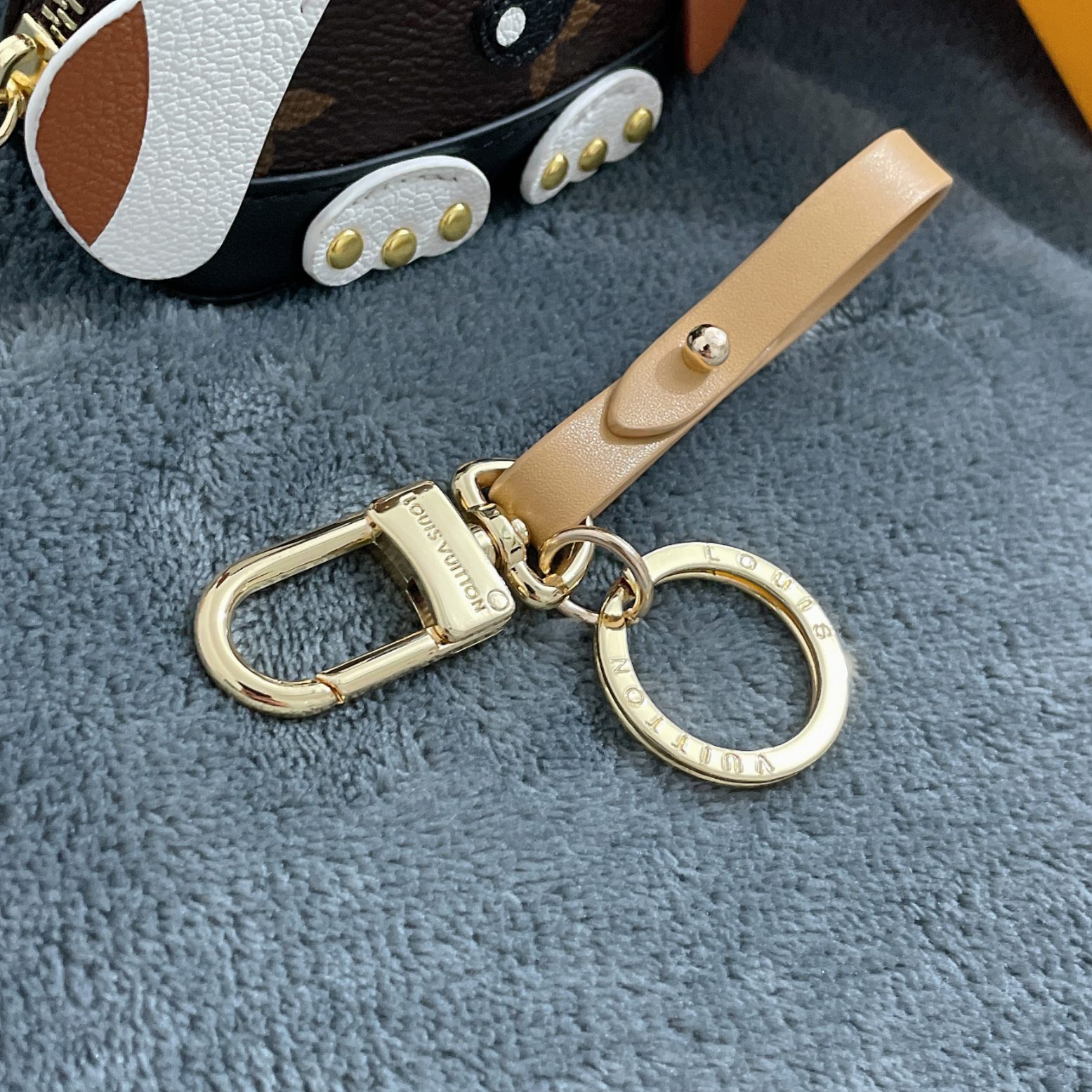 Replica Louis Vuitton Dog Bag Charm Chain Coin Wallet L05 - Image 7
