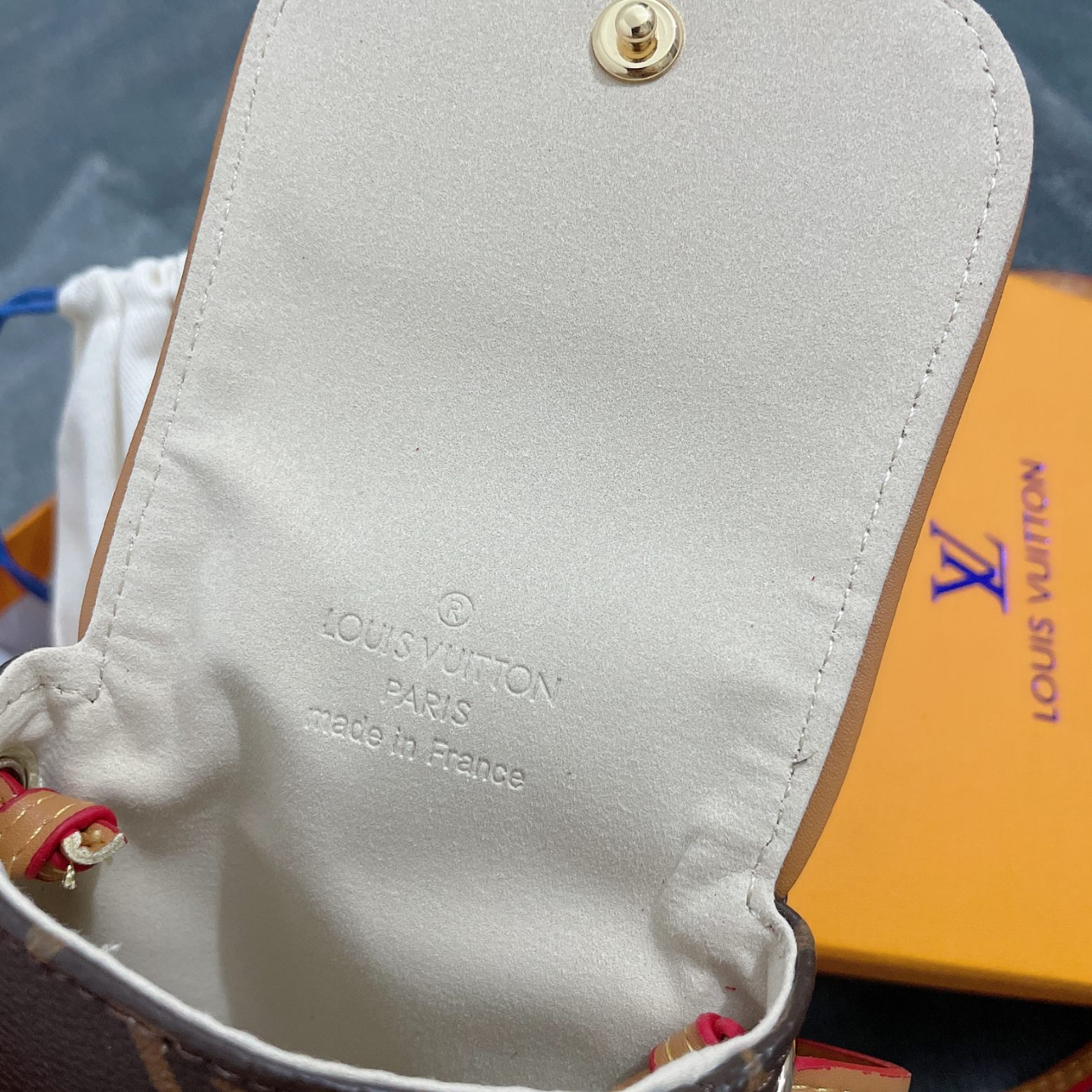 Replica Louis Vuitton Classic Monogram Waist Bag L06 - Image 4