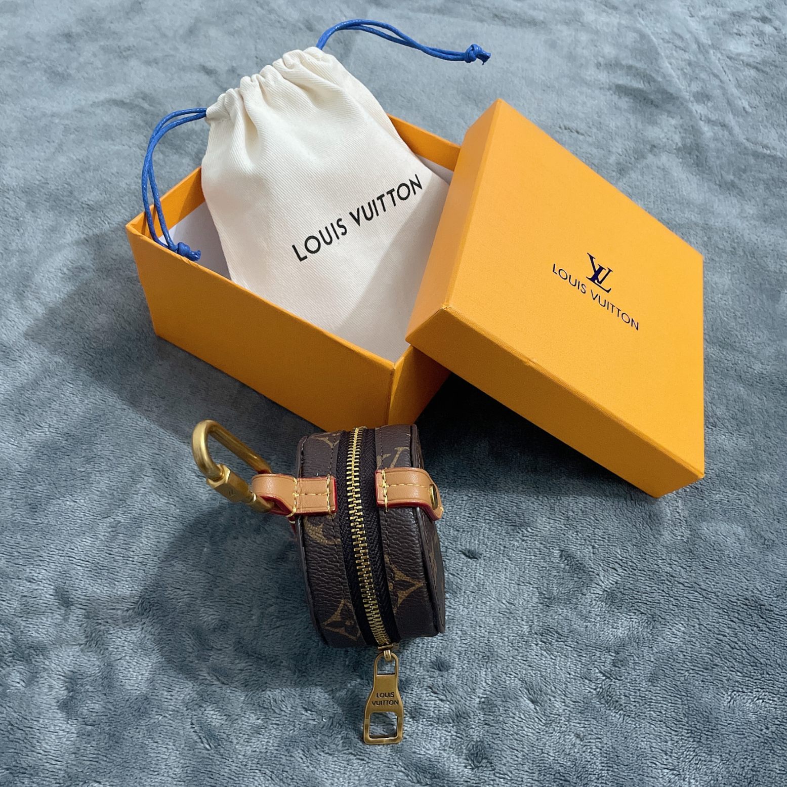 Replica Louis Vuitton Monogram Bag Charm Chain Coin Wallet L07 - Image 4