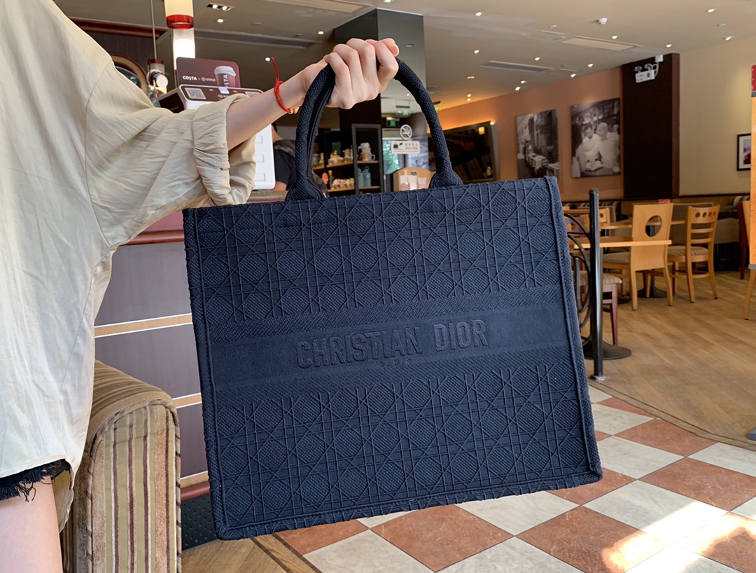 Replica Dior Aaa-Embroidery Book Tote 41.5×35 - Image 3
