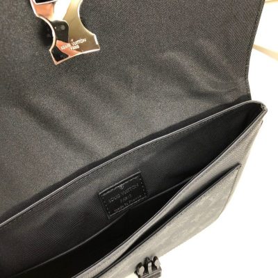 Alternative view of Replica Louis Vuitton Outdoor Flap Messenger M30413
