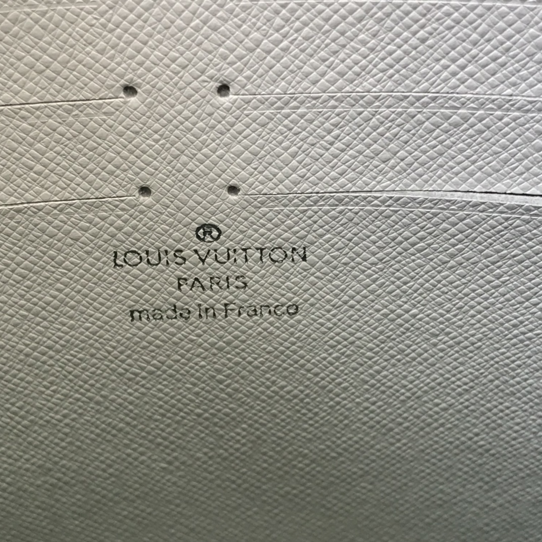 Replica Louis Vuitton Pochette Voyage Mm M30423 - Image 19