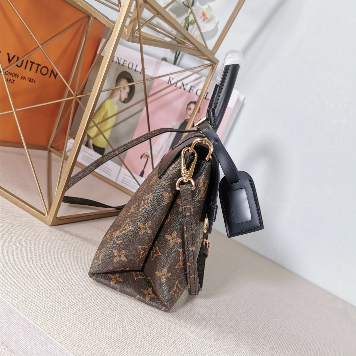 Replica Louis Vuitton One Handle M43125 - Image 7