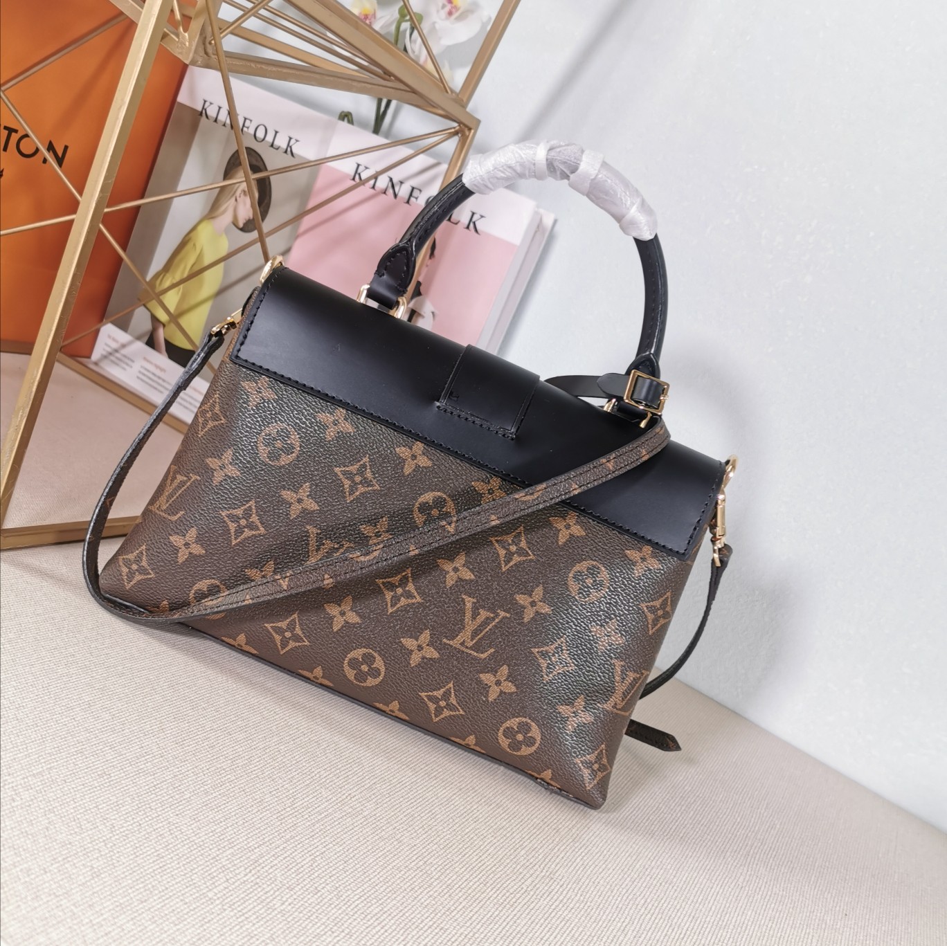 Replica Louis Vuitton One Handle M43125 - Image 4