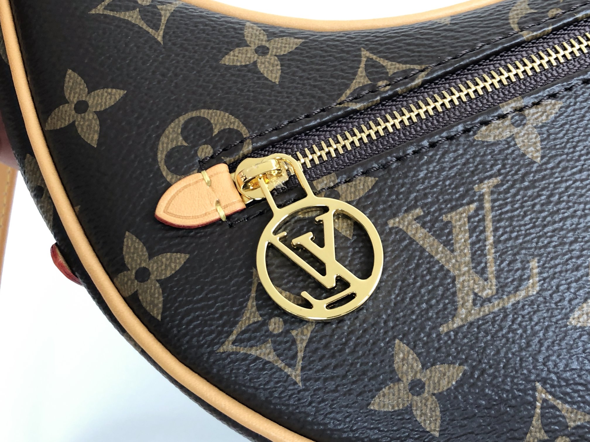Replica Louis Vuitton Aaa Monogram Loop Handbag - Image 3