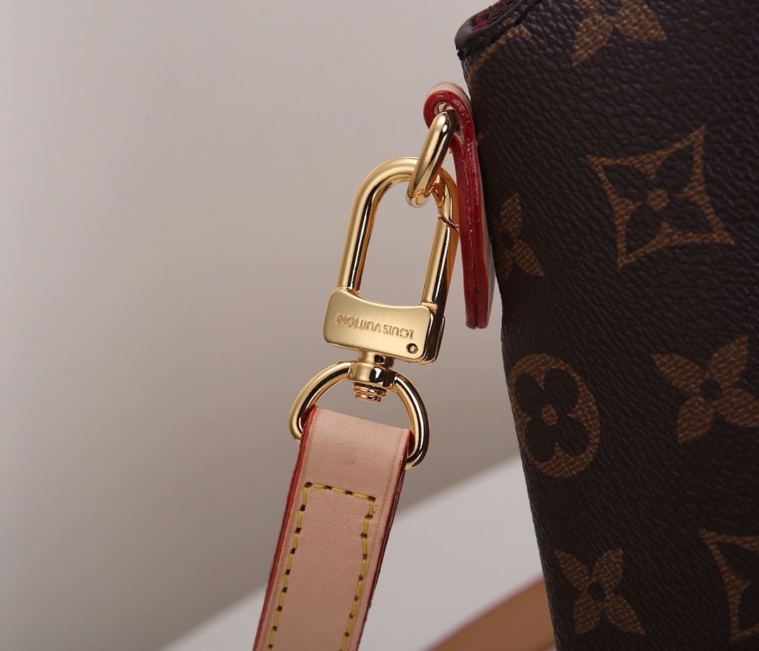 Replica Louis Vuitton Aaa- Rivoli Pm Handbag - Image 5