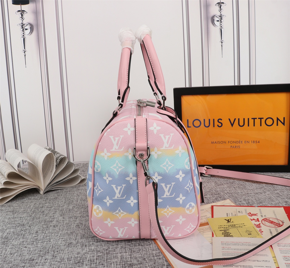 Replica Louis Vuitton Escale Speedy Bandouliere 30 Pink/Red/Blue - Image 3
