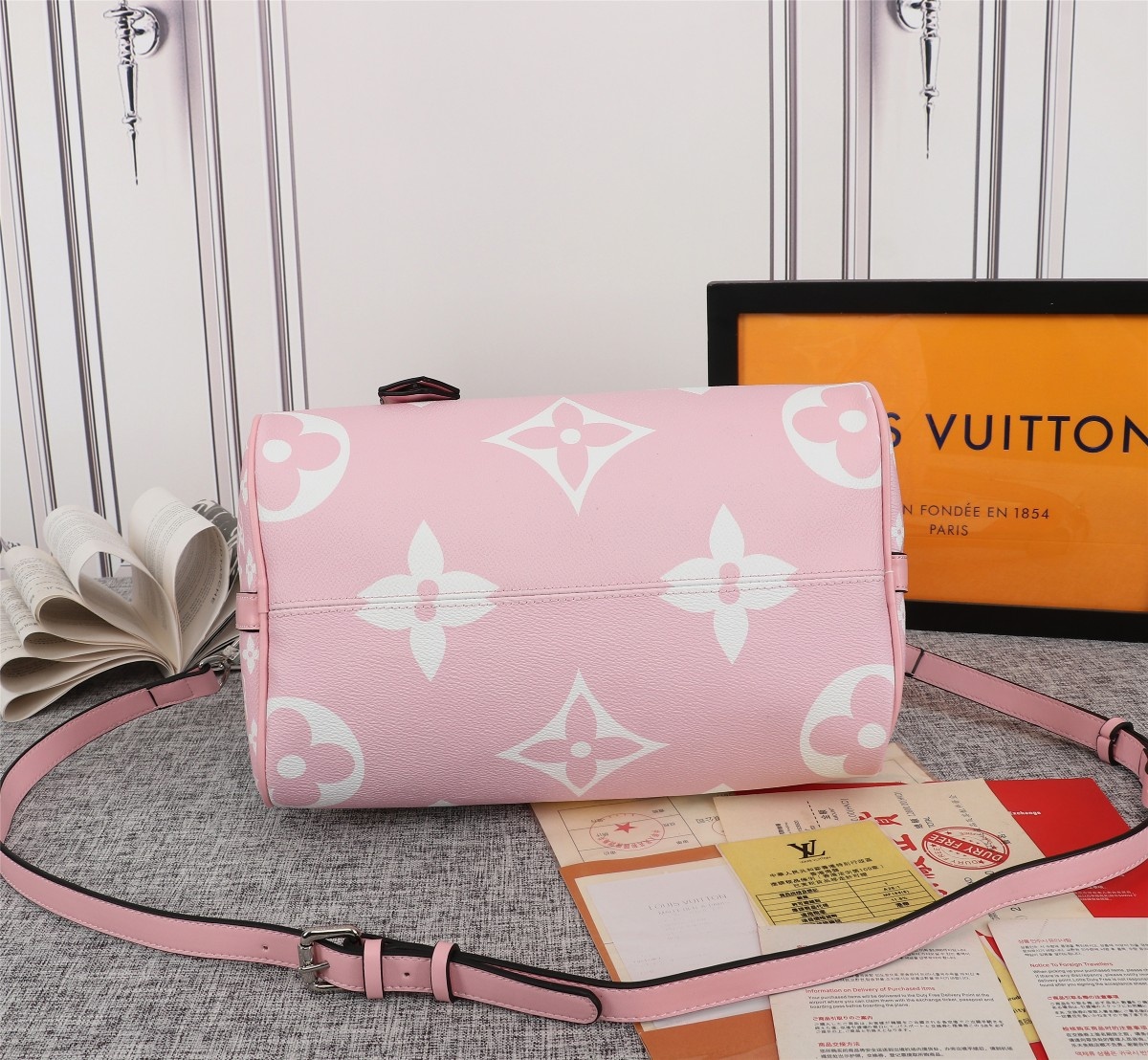 Replica Louis Vuitton Escale Speedy Bandouliere 30 Pink/Red/Blue - Image 4