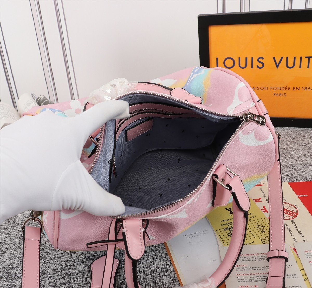 Replica Louis Vuitton Escale Speedy Bandouliere 30 Pink/Red/Blue - Image 5