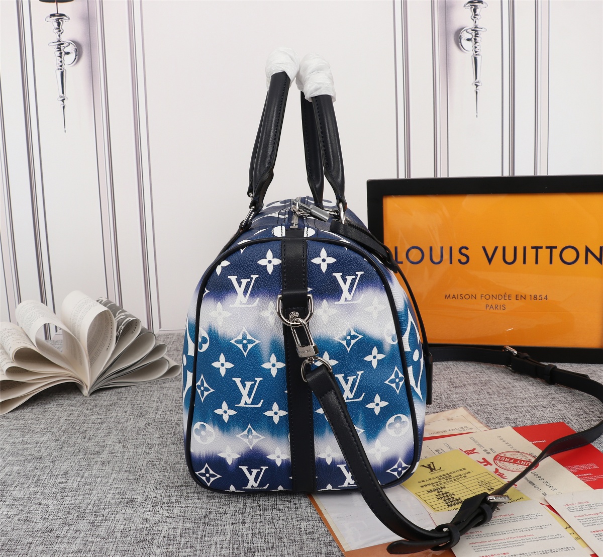 Replica Louis Vuitton Escale Speedy Bandouliere 30 Pink/Red/Blue - Image 7