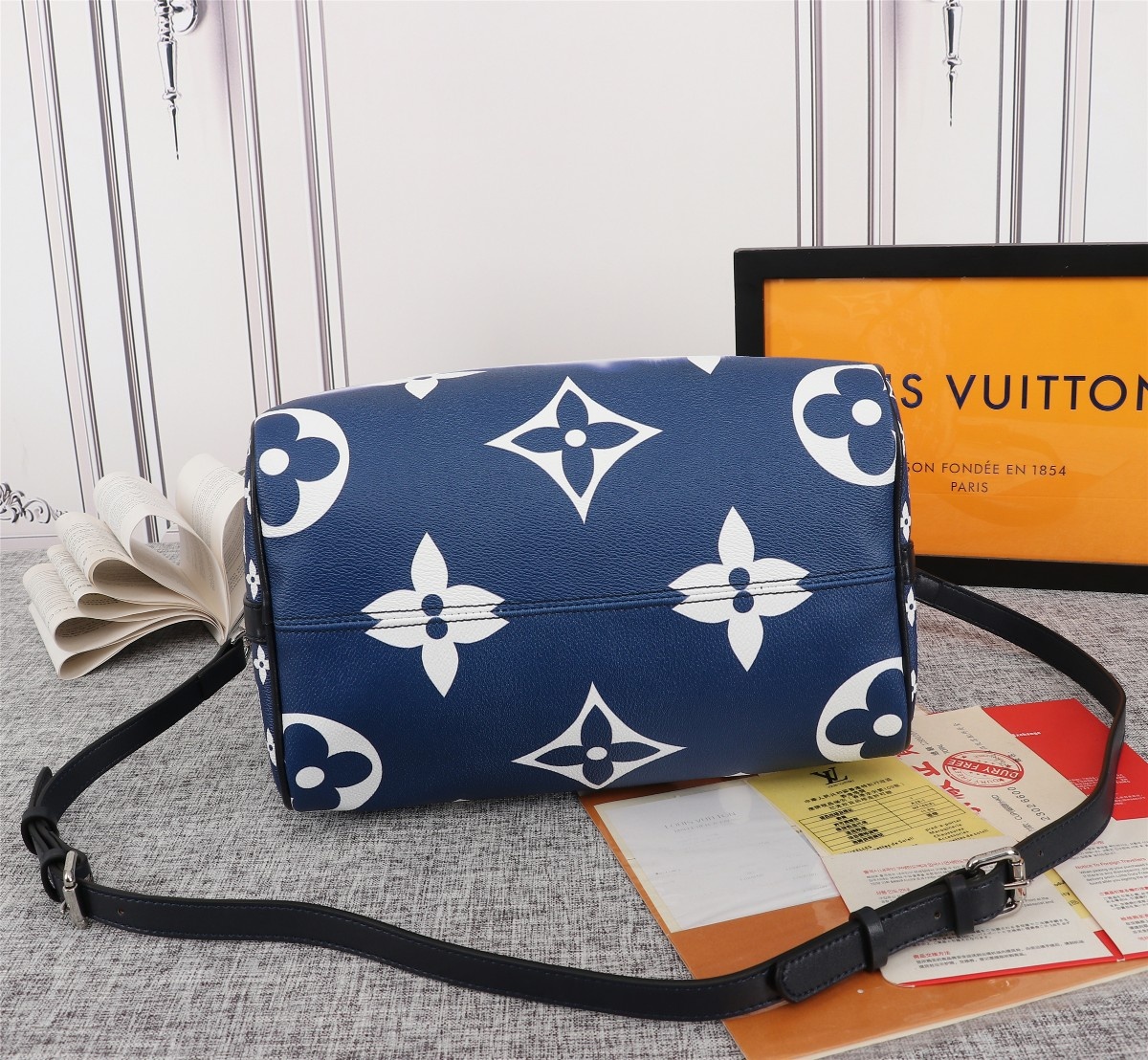 Replica Louis Vuitton Escale Speedy Bandouliere 30 Pink/Red/Blue - Image 8