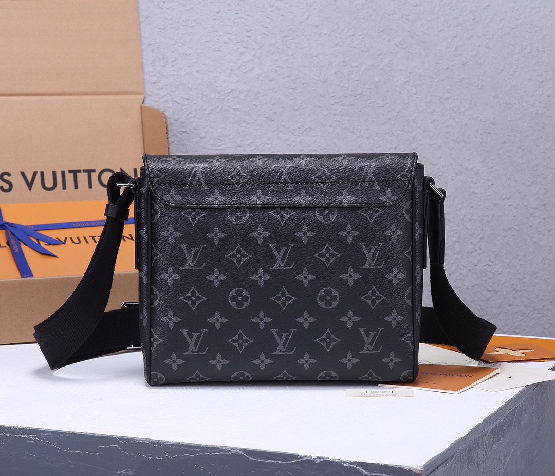 Replica Louis Vuitton District Pm Messenger Bag - Image 2