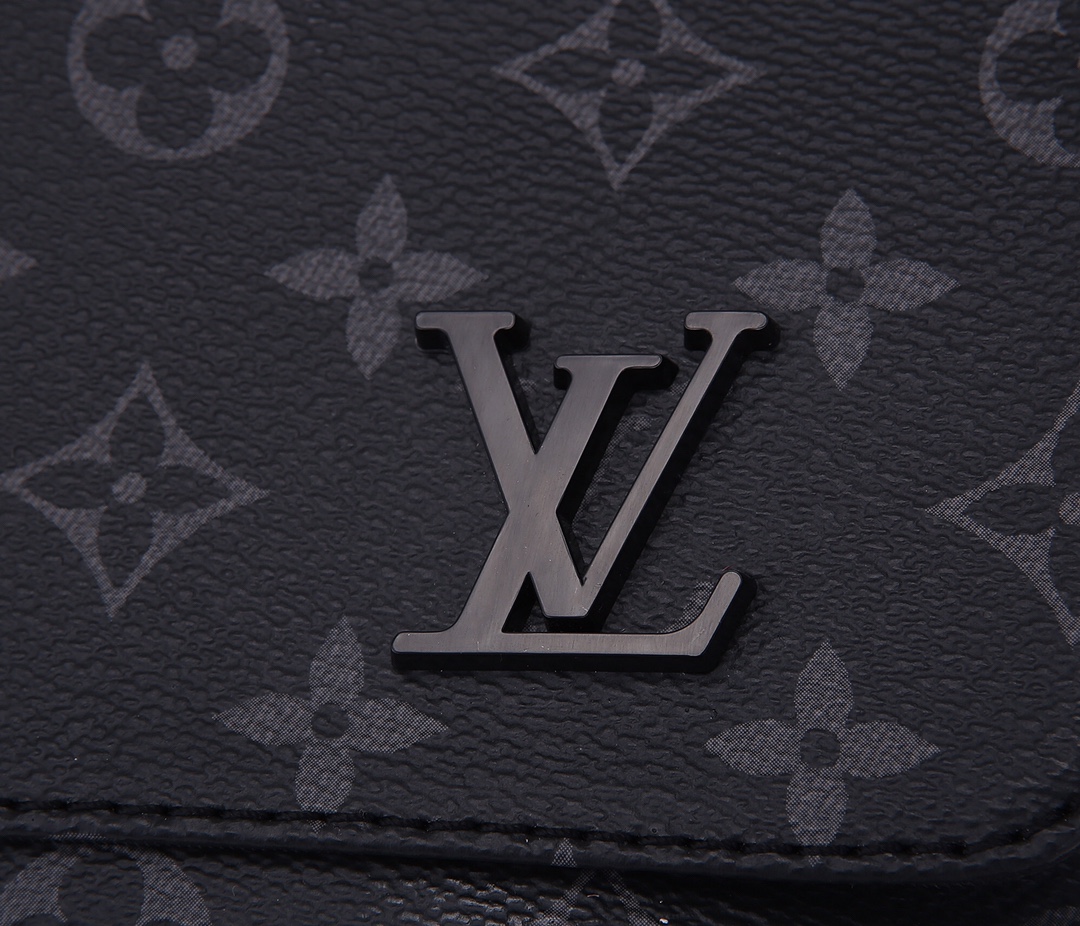 Replica Louis Vuitton District Pm Messenger Bag - Image 3