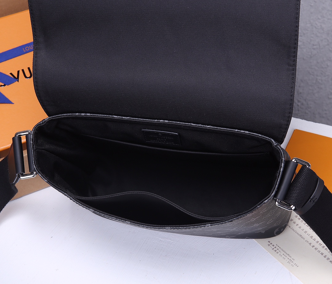 Replica Louis Vuitton District Pm Messenger Bag - Image 7