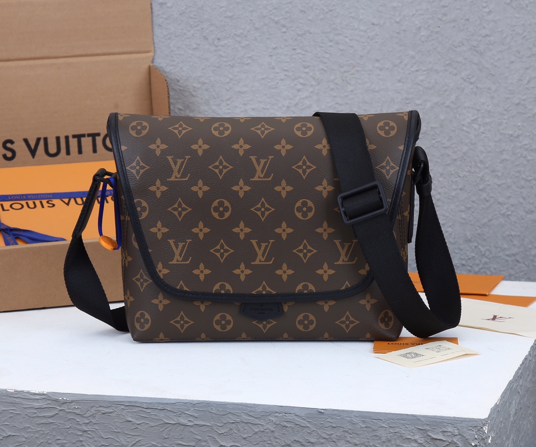 Replica Louis Vuitton Magnetic Messenger Bag Lv