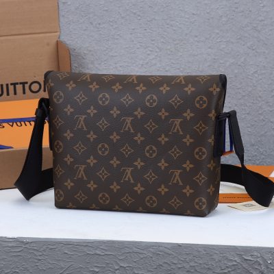 Alternative view of Replica Louis Vuitton Magnetic Messenger Bag  Lv