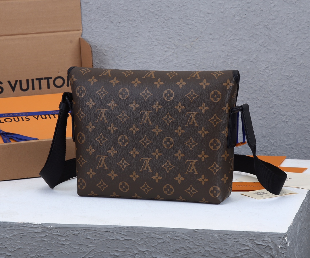 Replica Louis Vuitton Magnetic Messenger Bag Lv - Image 2