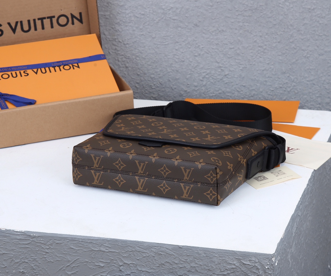 Replica Louis Vuitton Magnetic Messenger Bag Lv - Image 6