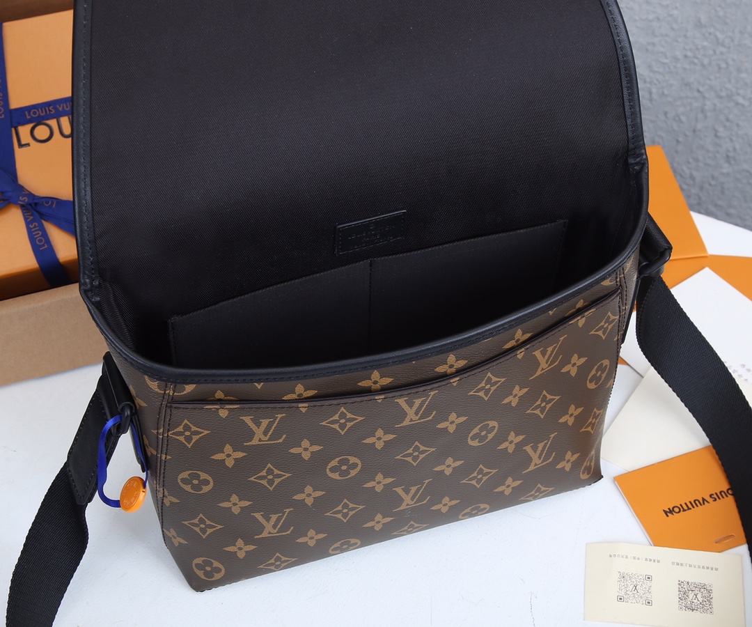 Replica Louis Vuitton Magnetic Messenger Bag Lv - Image 7