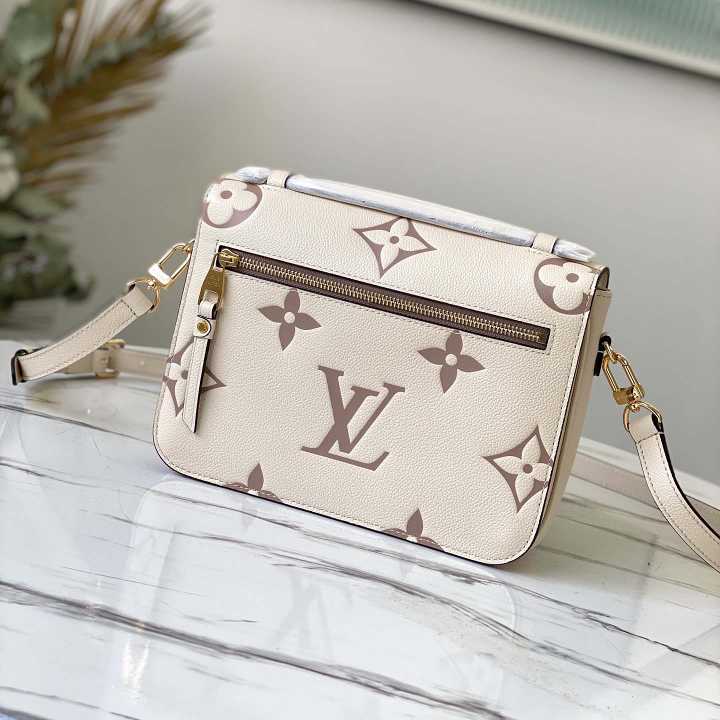 Replica Louis Vuitton Aaa-Pochette Metis Cream - Image 3