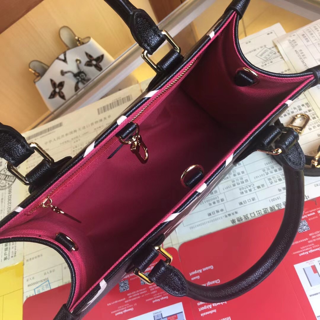 Replica Louis Vuitton Onthego Pm M45659 Black/White/Beige - Image 9
