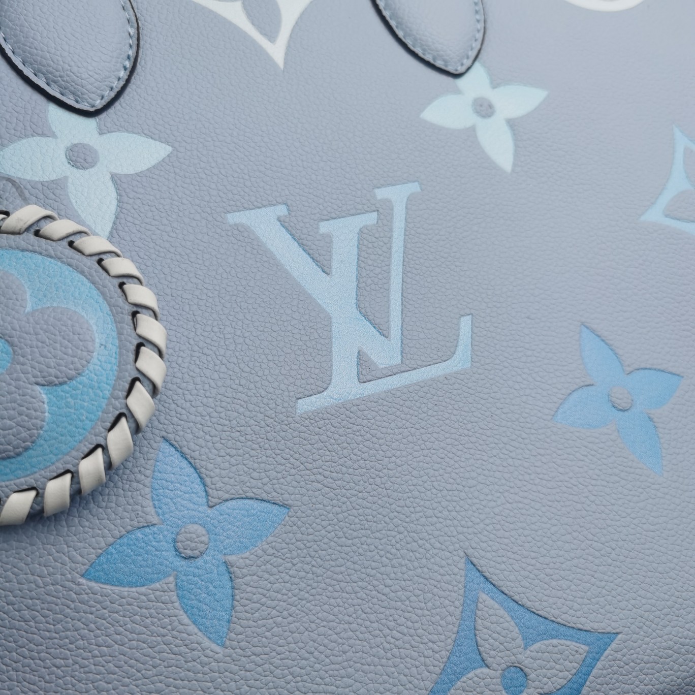 Replica Louis Vuitton By The Pool-Onthego Mm Blue/Beige/Pink - Image 7