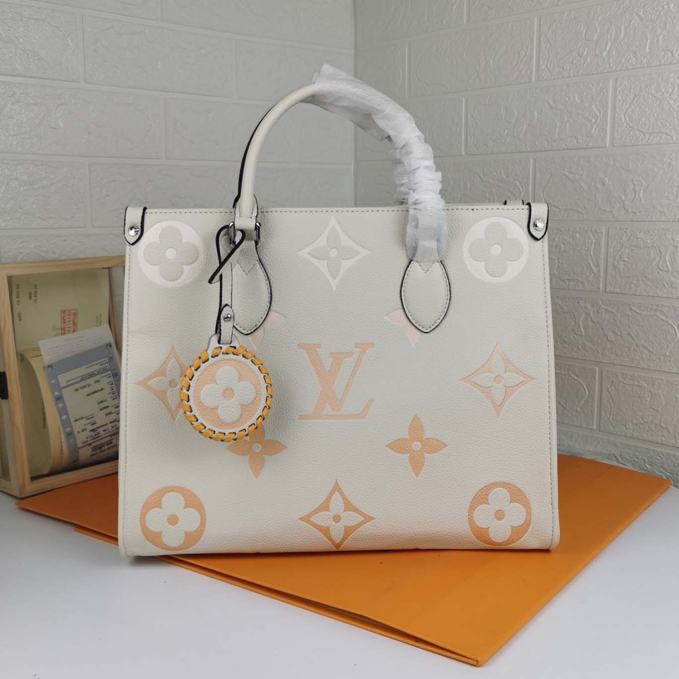 Replica Louis Vuitton By The Pool-Onthego Mm Blue/Beige/Pink - Image 10