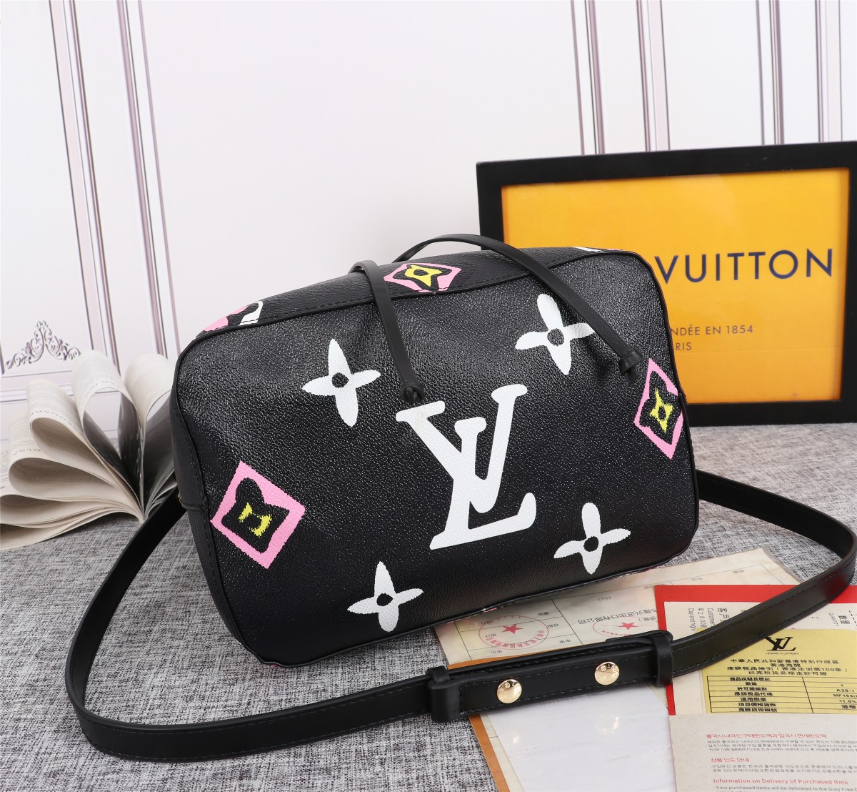 Replica Louis Vuitton Neonoe Mm Bucket Bag Black/White - Image 3