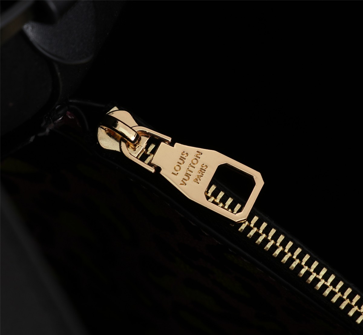 Replica Louis Vuitton Neonoe Mm Bucket Bag Black/White - Image 5