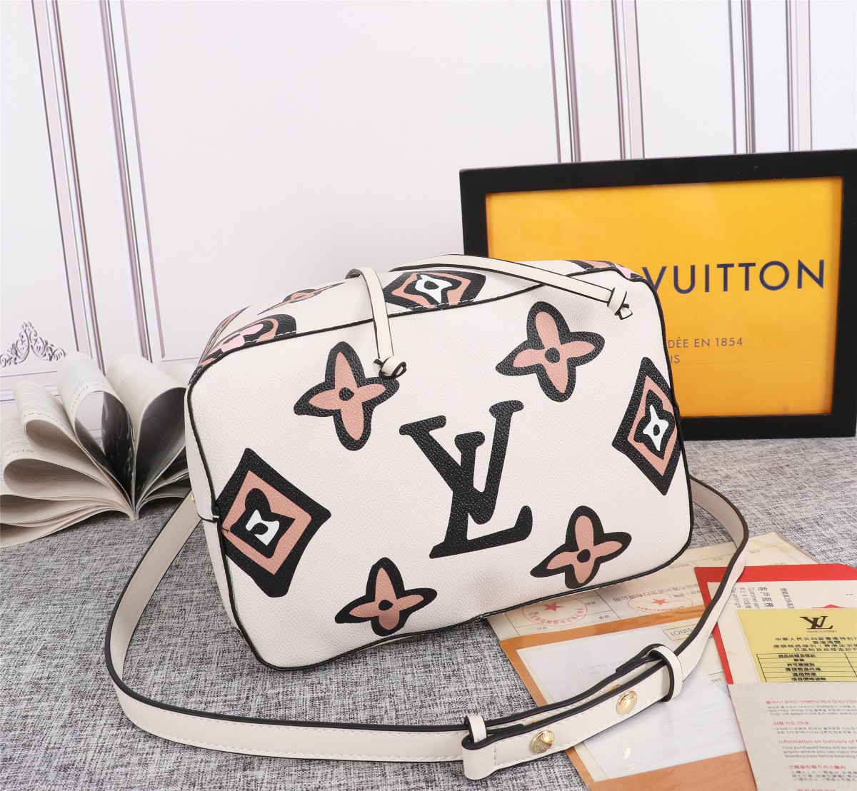 Replica Louis Vuitton Neonoe Mm Bucket Bag Black/White - Image 9