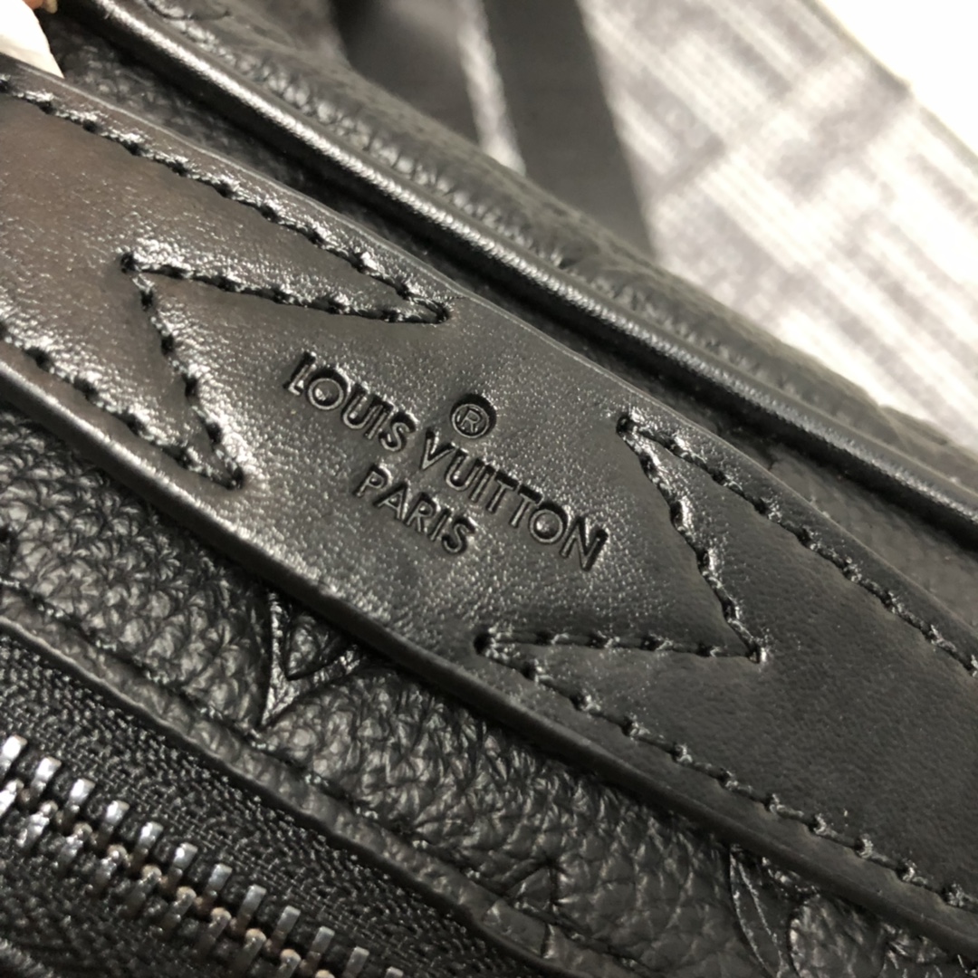 Replica Louis Vuitton S Lock Messenger M45863 - Image 19