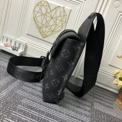 Alternative view of Replica Louis Vuitton Saumur Slingbag M45912