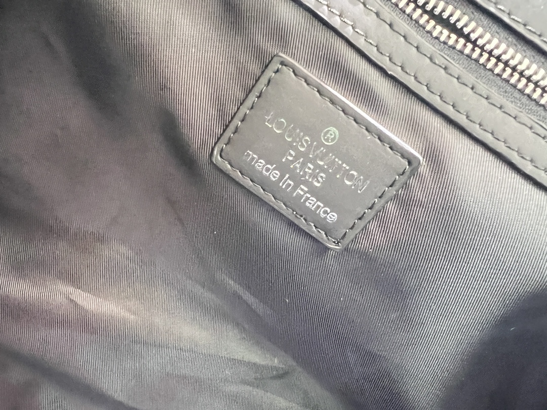 Replica Louis Vuitton Keepall Bandouliere 50 M45975 Black - Image 9
