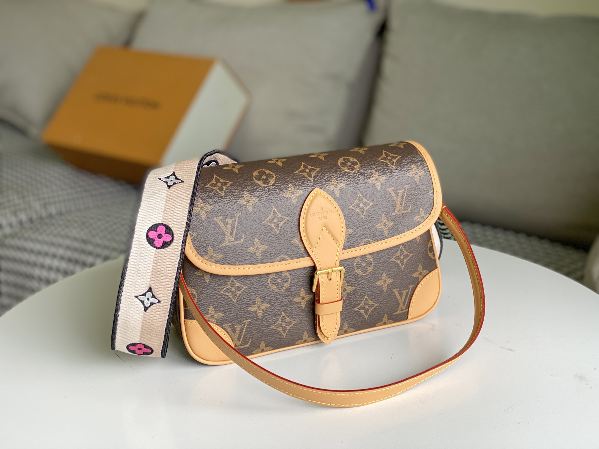 Replica Louis Vuitton Diane M45985 - Image 2