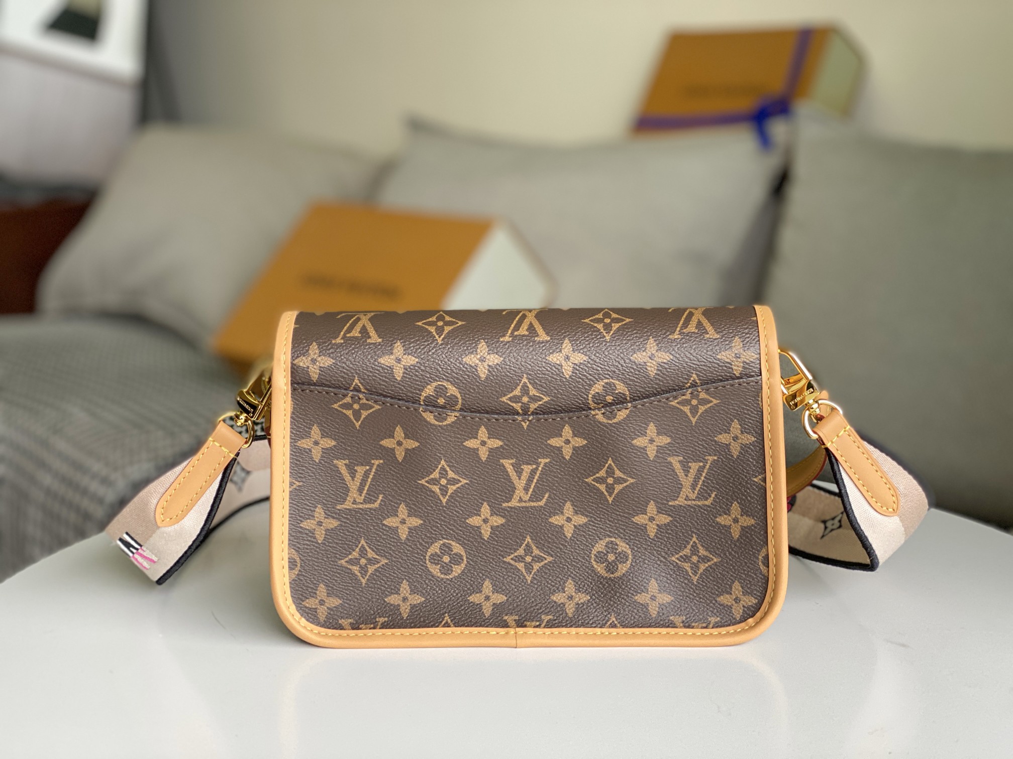 Replica Louis Vuitton Diane M45985 - Image 3